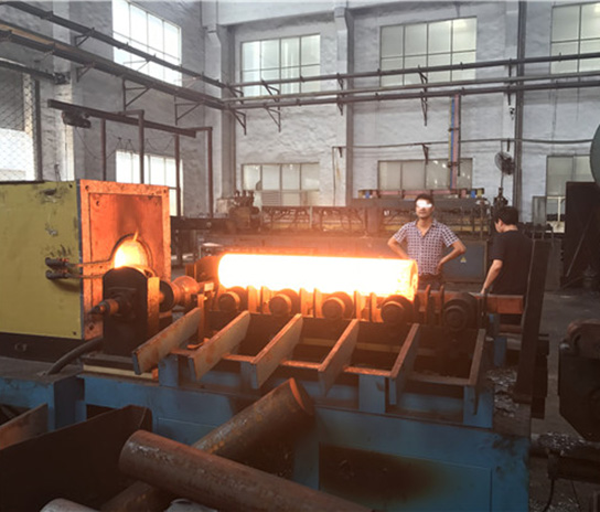 长棒料加热现场